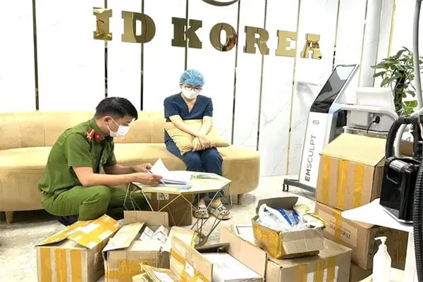 Đình chỉ thẩm mỹ viện có bác sĩ giỏi nhất học hết lớp 12-1