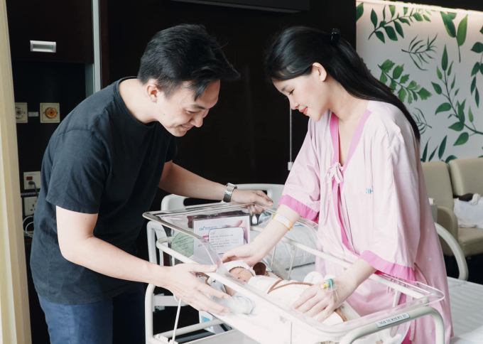 Hoa hậu Ngân Anh tiết lộ ca sinh con 12 tiếng: Không thở được và sốt rét nhiều giờ, chồng biên tập viên khóc nức nở-7