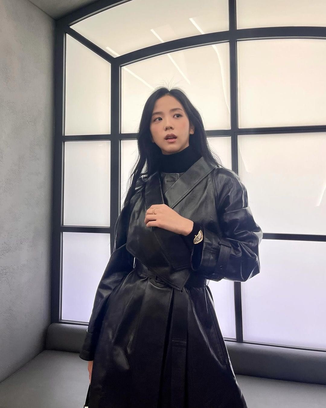 Nâng tầm style với 9 cách lên đồ mùa lạnh của sao Hàn dạo gần đây-4