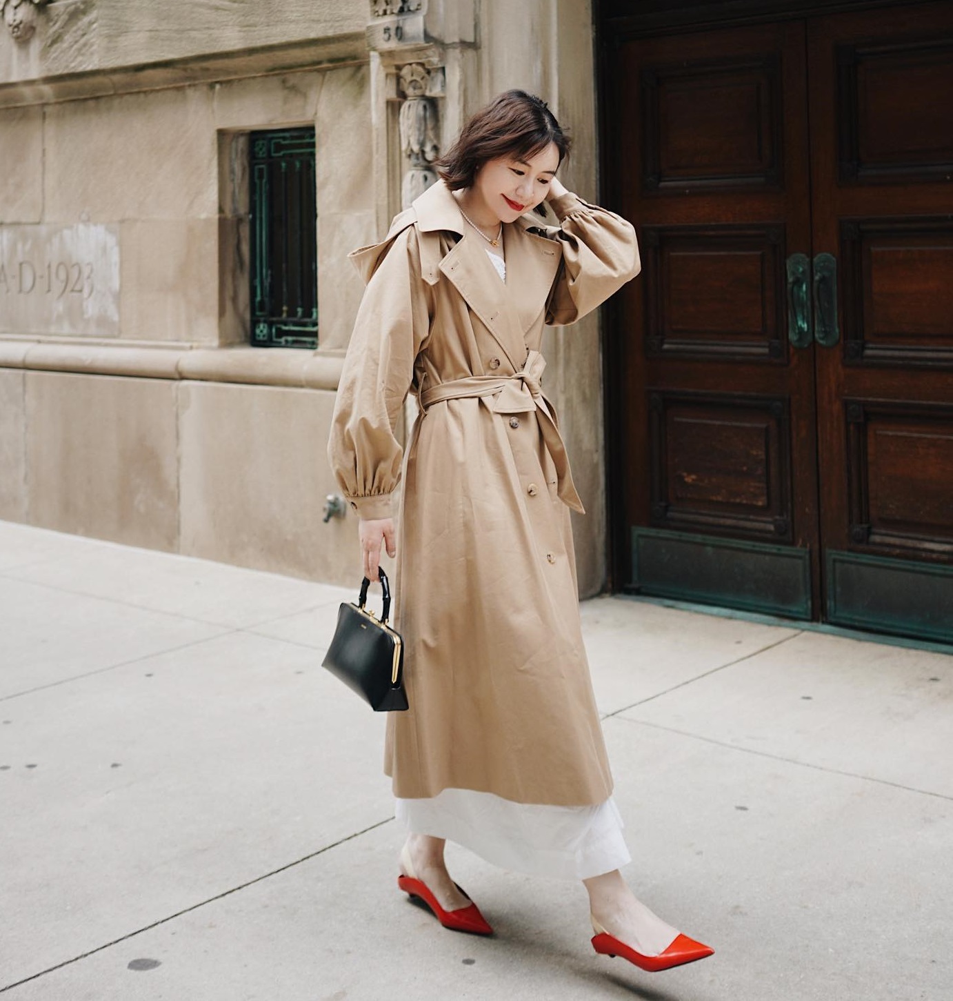 10 cách mặc áo khoác và váy liền ấm áp, sành điệu trong mùa lạnh-1