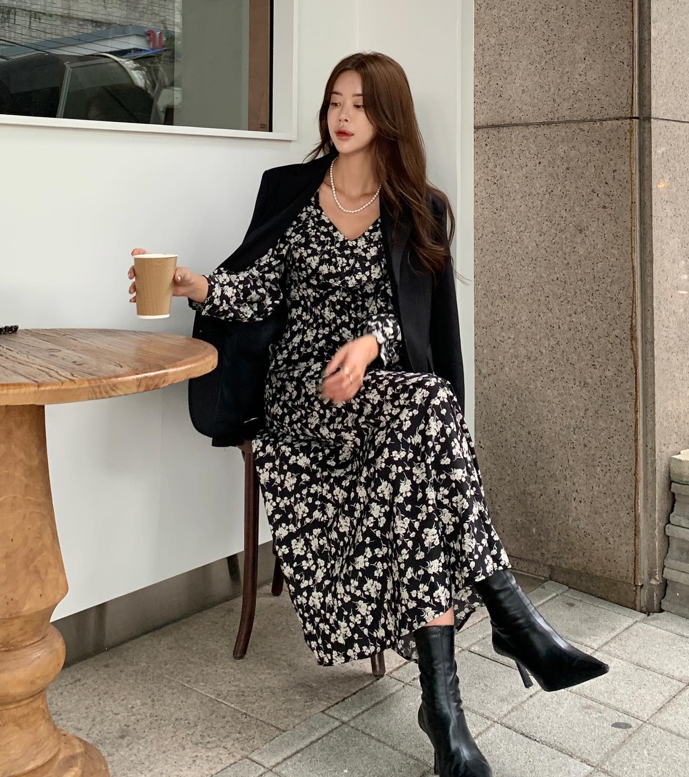 10 cách mặc áo khoác và váy liền ấm áp, sành điệu trong mùa lạnh-3