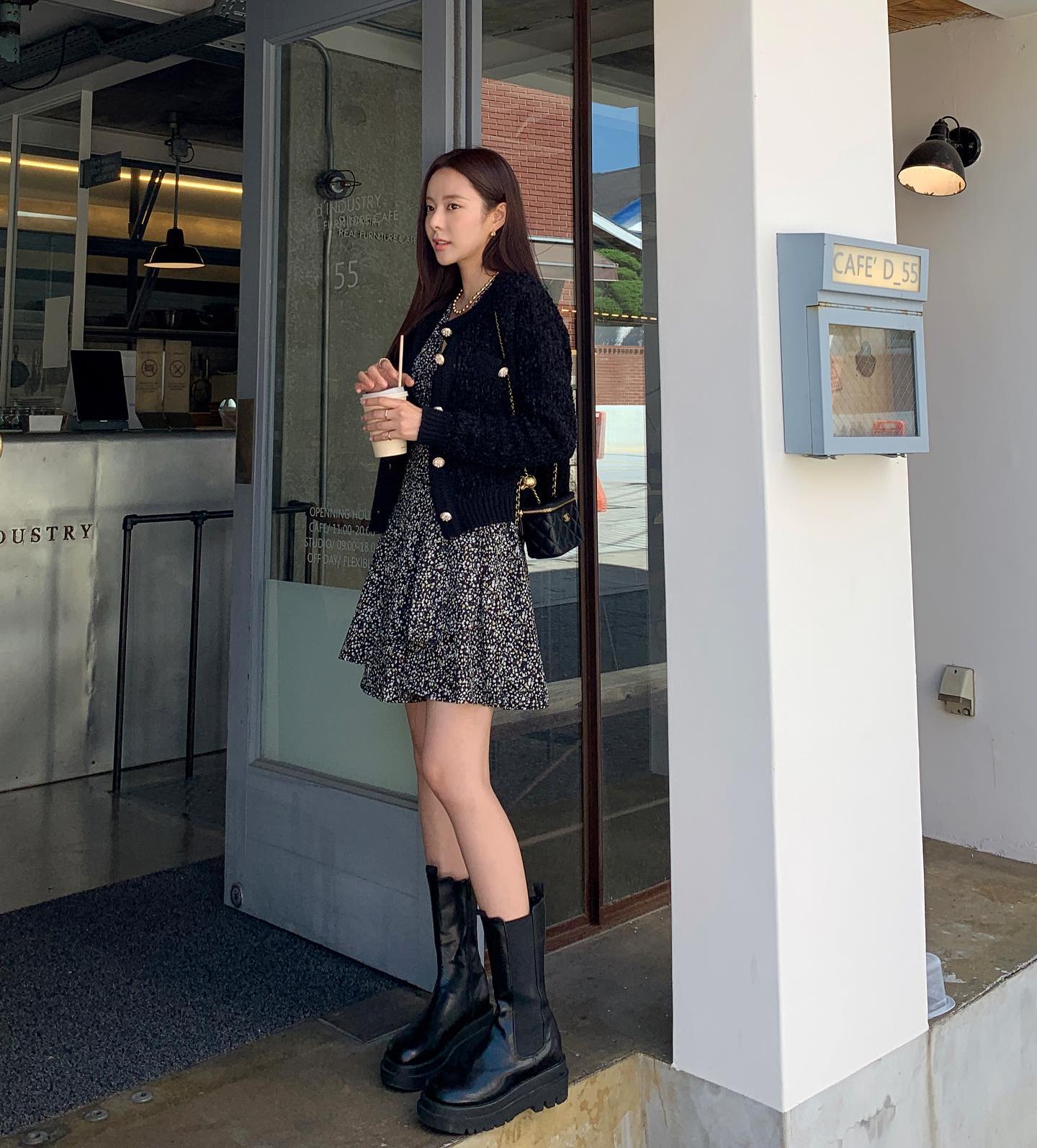 10 cách mặc áo khoác và váy liền ấm áp, sành điệu trong mùa lạnh-4