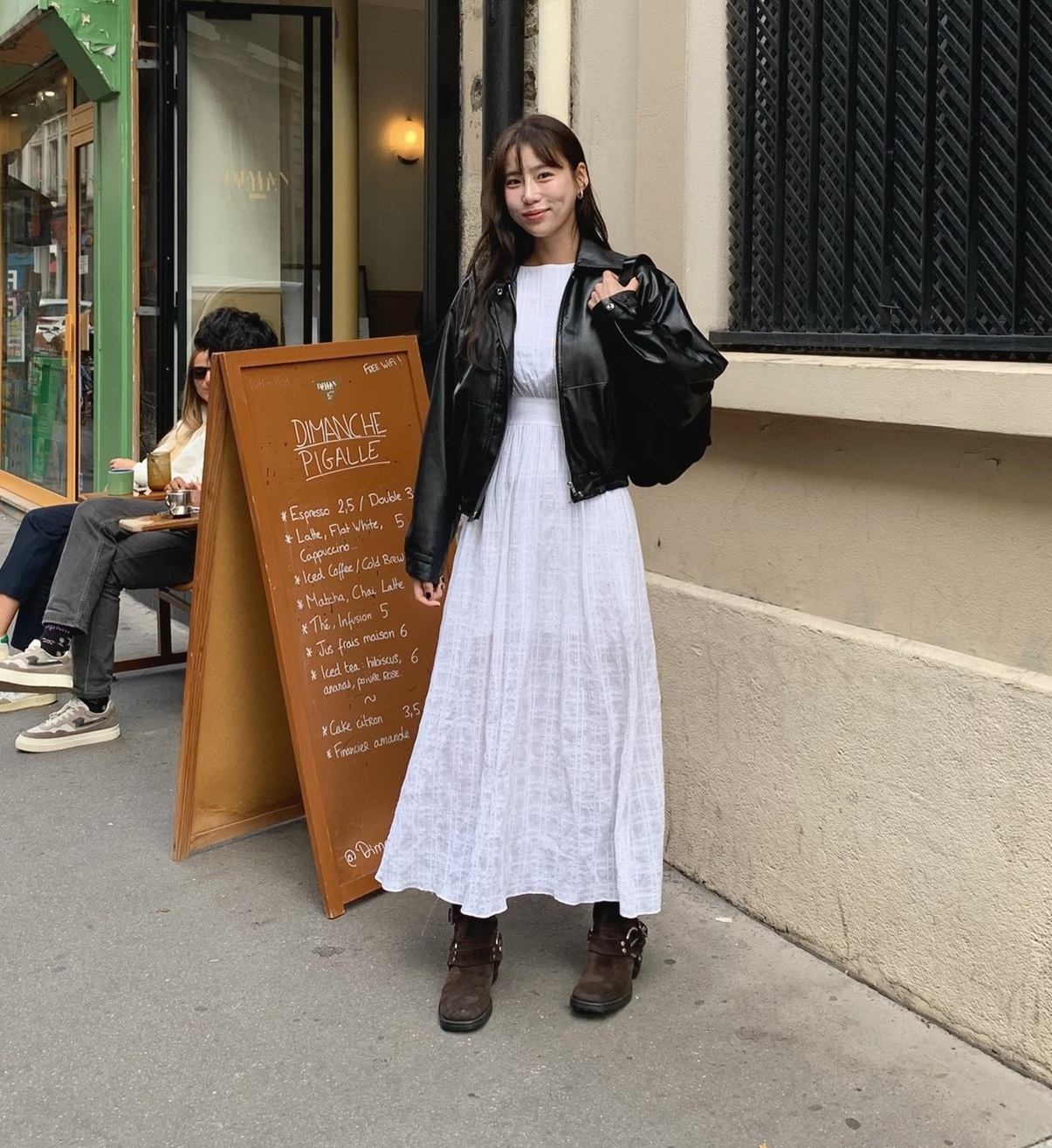 10 cách mặc áo khoác và váy liền ấm áp, sành điệu trong mùa lạnh-5