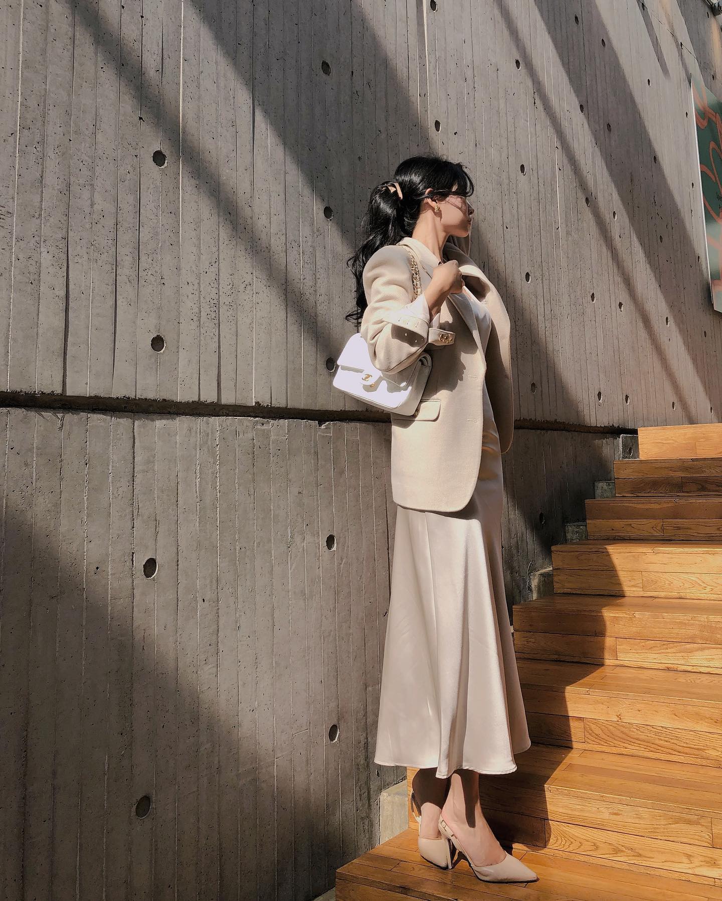 10 cách mặc áo khoác và váy liền ấm áp, sành điệu trong mùa lạnh-7