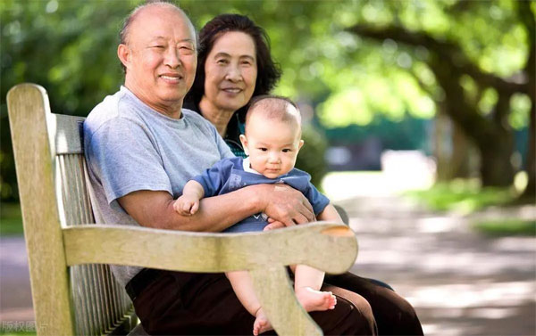 Sự khác biệt rõ rệt khi giao con cho bà ngoại trông, người mẹ ân hận khi trách nhầm-1