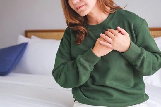 Cảm giác lạnh ở 2 vùng trên cơ thể có thể là dấu hiệu của bệnh tim, theo chuyên gia