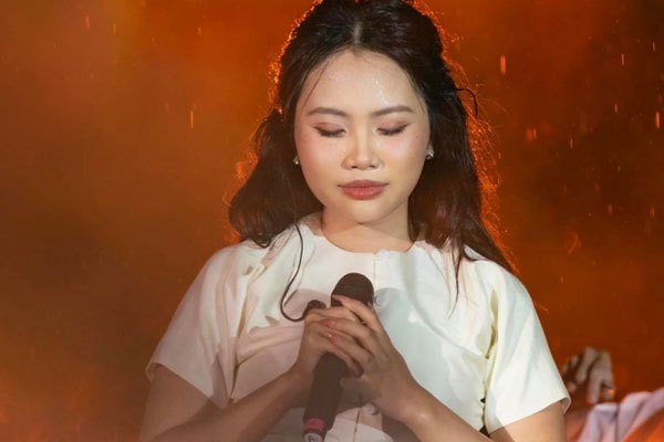 Động thái lạ của Phương Mỹ Chi sau khi Cục An ninh mạng xác nhận điều tra vụ nữ ca sĩ bị đồn lộ clip nhạy cảm-5