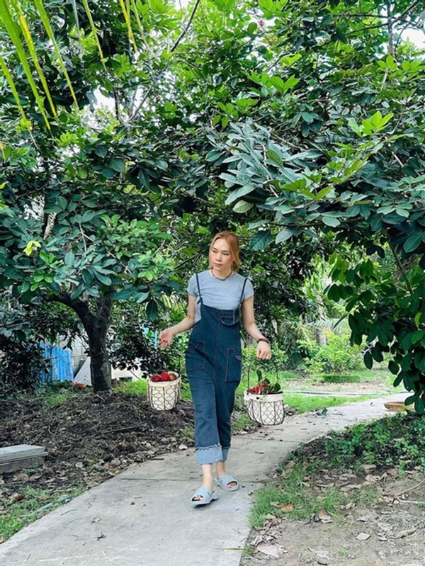 Khu vườn ngập hoa trái trong cơ ngơi ‘đi mỏi chân không hết’ của Mỹ Tâm-13