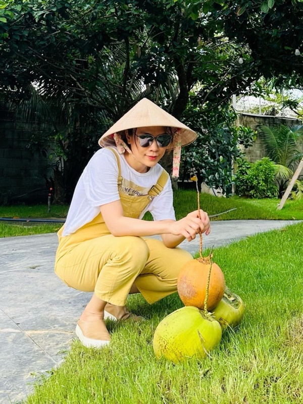 Khu vườn ngập hoa trái trong cơ ngơi ‘đi mỏi chân không hết’ của Mỹ Tâm-15