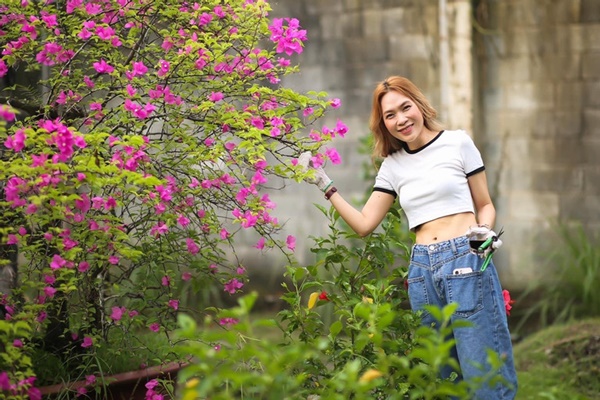 Khu vườn ngập hoa trái trong cơ ngơi ‘đi mỏi chân không hết’ của Mỹ Tâm-17