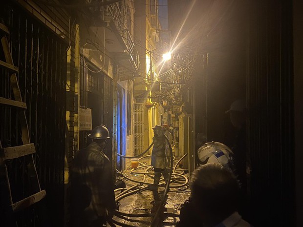 Hà Nội: Nhà 4 tầng cháy dữ dội ở Trương Định-2