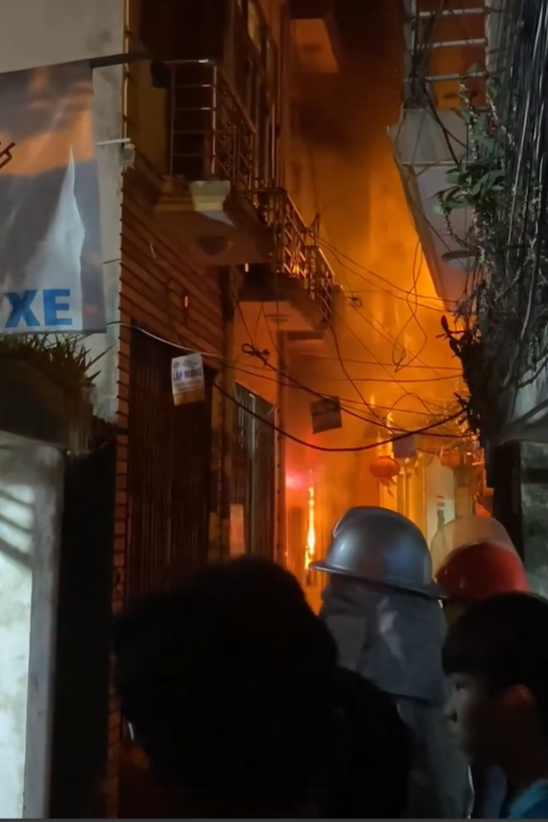 Hà Nội: Nhà 4 tầng cháy dữ dội ở Trương Định-1