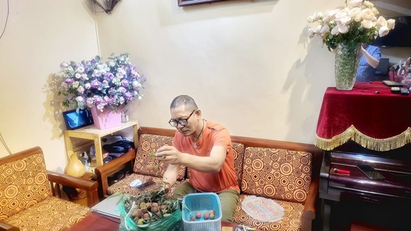 Ca sĩ được phong NSND ở tuổi 63: Đi lên từ công nhân, sống lẻ bóng, không vợ con trong căn nhà nhỏ-3