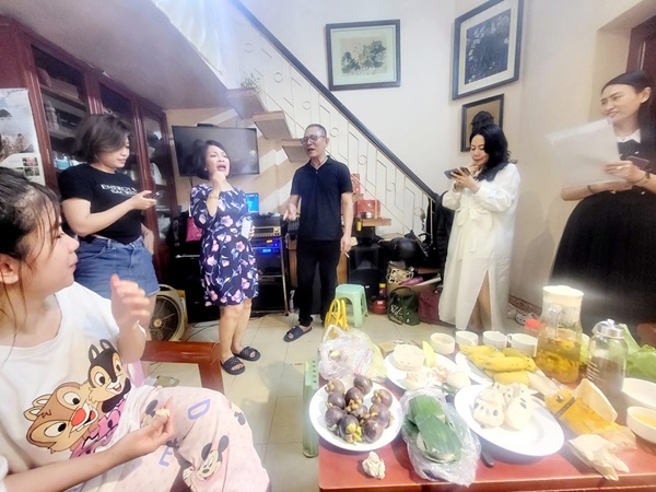 Ca sĩ được phong NSND ở tuổi 63: Đi lên từ công nhân, sống lẻ bóng, không vợ con trong căn nhà nhỏ-6