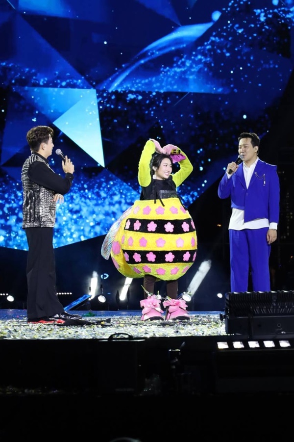 Anh Tú - Quán quân Ca Sĩ Mặt Nạ mùa 2: Từ cậu bé hát đám cưới trở thành Voi Bản Đôn sở hữu 350 triệu view!-5