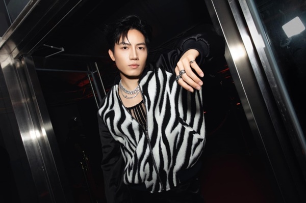 Anh Tú - Quán quân Ca Sĩ Mặt Nạ mùa 2: Từ cậu bé hát đám cưới trở thành Voi Bản Đôn sở hữu 350 triệu view!-9