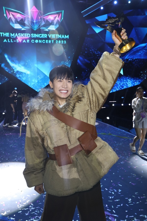 Anh Tú - Quán quân Ca Sĩ Mặt Nạ mùa 2: Từ cậu bé hát đám cưới trở thành Voi Bản Đôn sở hữu 350 triệu view!-10