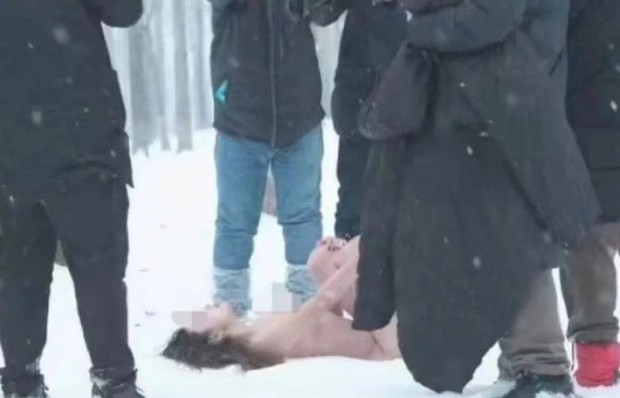 Thực hư hình ảnh nữ người mẫu chết lõa thể-1