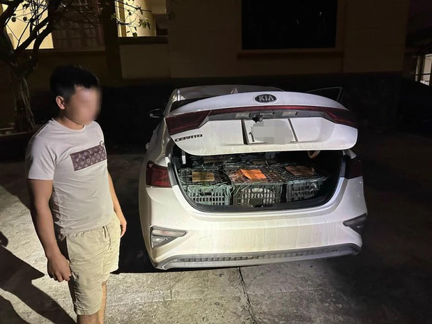 Lật tẩy bí mật trong cốp xe ô tô đậu trước nhà hàng ở thị trấn Gio Linh-1