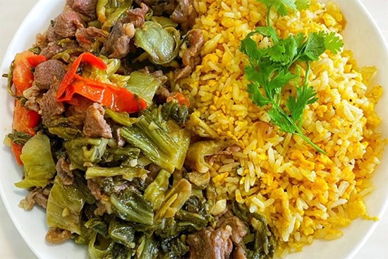 Công thức làm cơm rang dưa bò ngon chuẩn vị Hà Nội