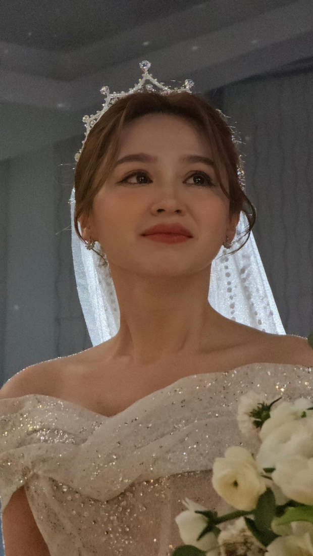 Đám cưới Hà Mã Tấu: Cô dâu xuất hiện với visual xuất sắc, rơi nước mắt khi bố dắt lên lễ đường-5