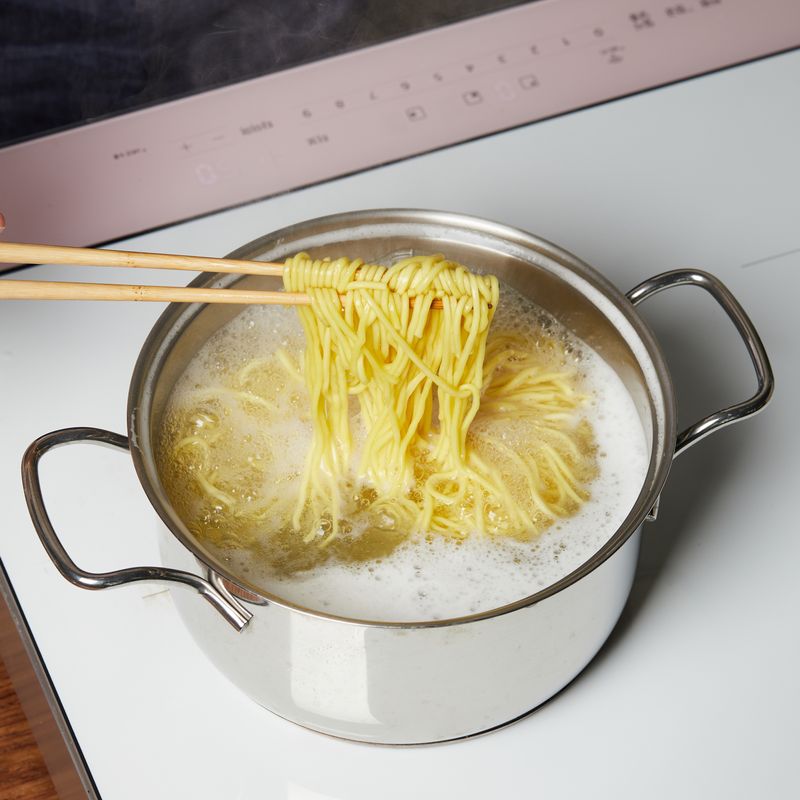 Bữa sáng mùa đông mà làm món mì bò ngon thế này cho cả nhà thưởng thức thì không gì tuyệt bằng!-8