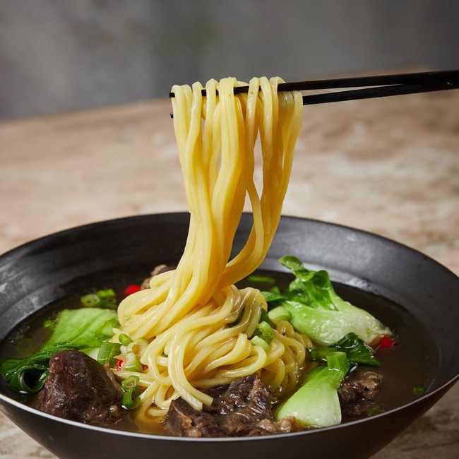 Bữa sáng mùa đông mà làm món mì bò ngon thế này cho cả nhà thưởng thức thì không gì tuyệt bằng!-10