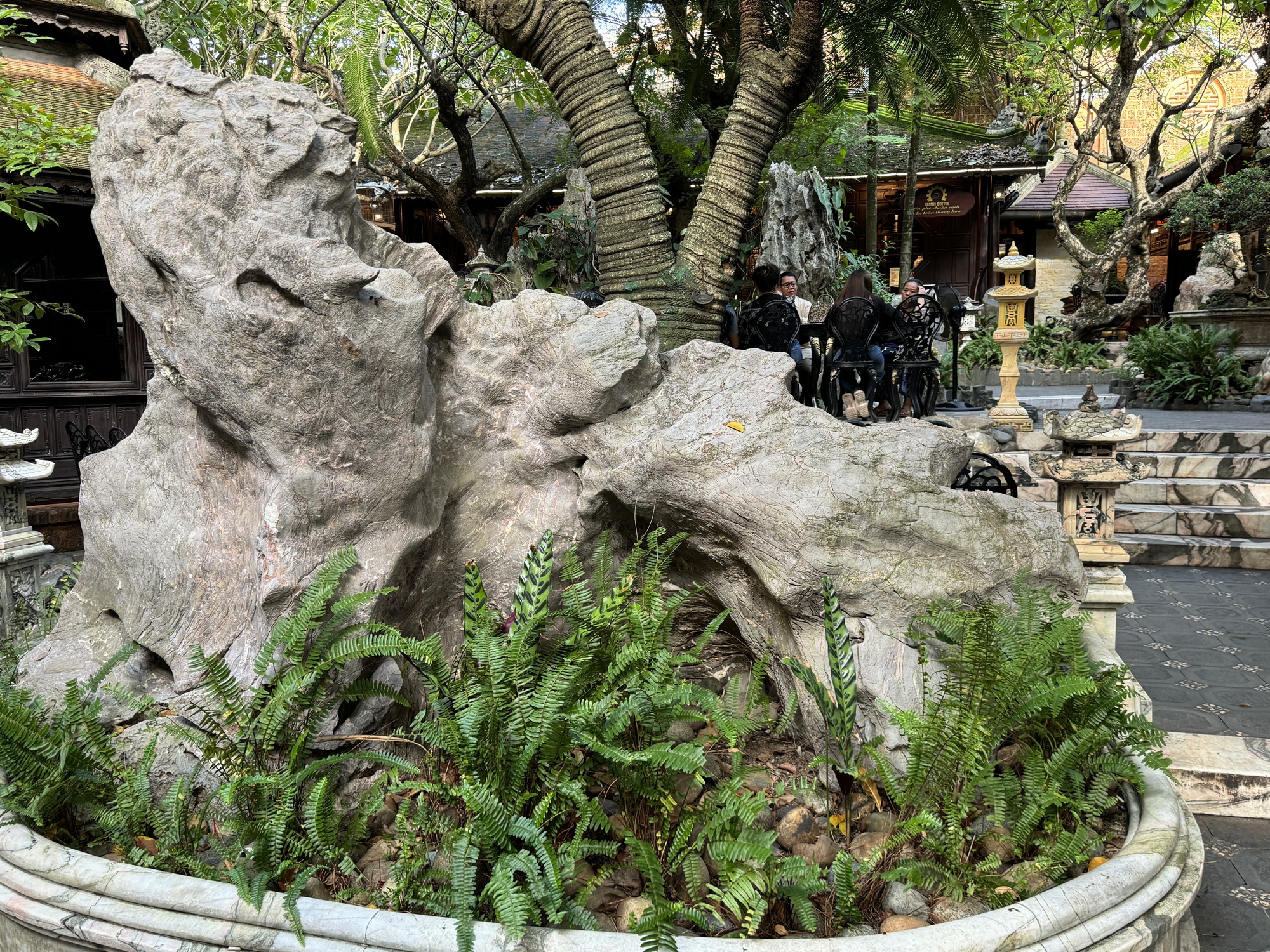 Bên trong nhà cổ trăm tỉ của đại gia Huy máy nổvừa bị siết nợ có gì?-4