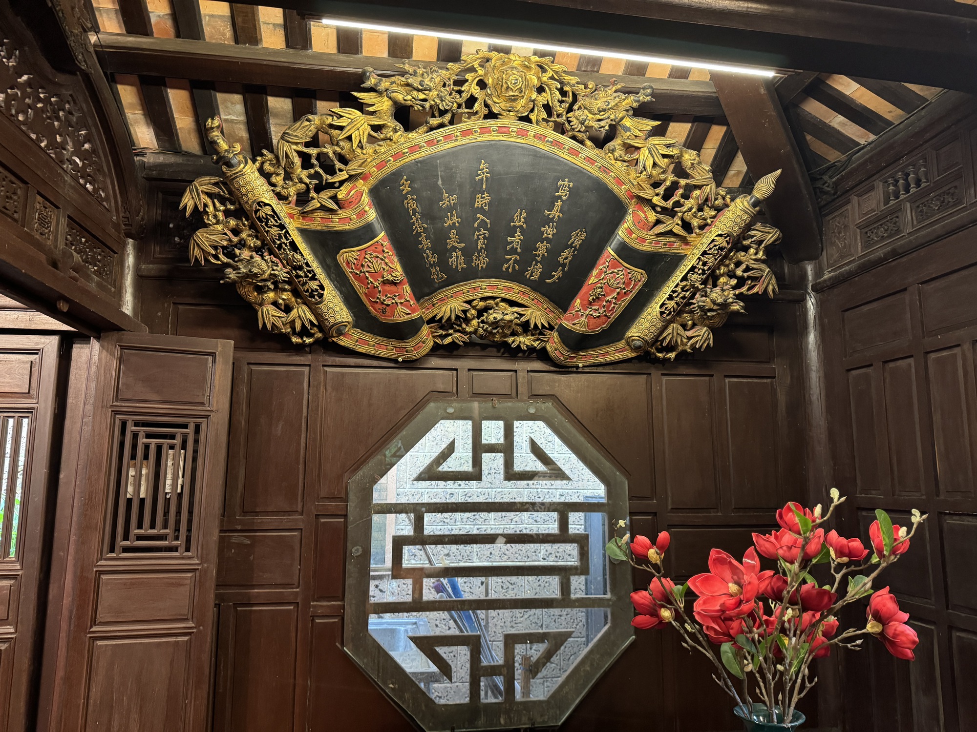 Bên trong nhà cổ trăm tỉ của đại gia Huy máy nổvừa bị siết nợ có gì?-7