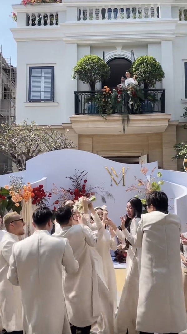 Hé lộ căn biệt thự tân hôn và sính lễ khủng trong lễ ăn hỏi Diễm My 9X cùng chồng doanh nhân-3