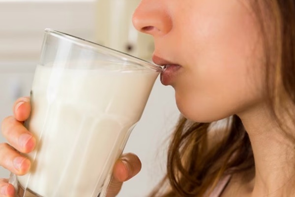 Sữa rất ngon và bổ nhưng không phải ai uống cũng tốt, nhất là người có 6 dấu hiệu này-2