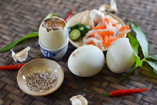 Mẹo mua trứng vịt lộn vừa non vừa ngon