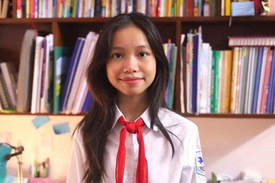 Nữ sinh 13 tuổi lần đầu thi đã