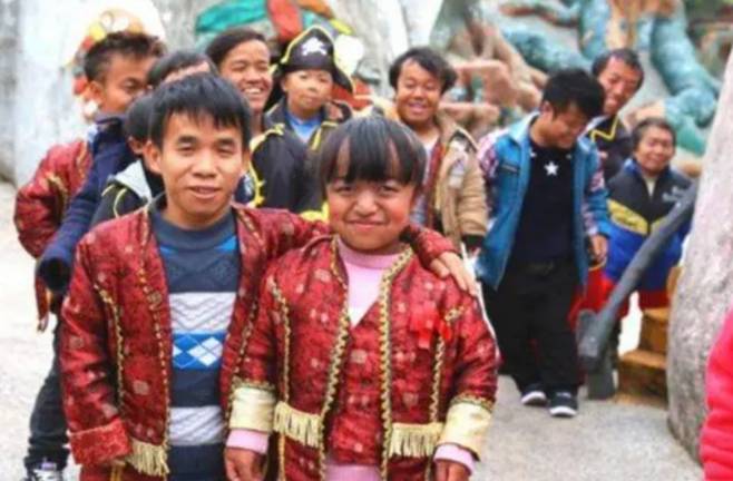 Làng người lùn bí ẩn ở Trung Quốc: Thế giới cổ tích ẩn trong rừng núi đời thực-3