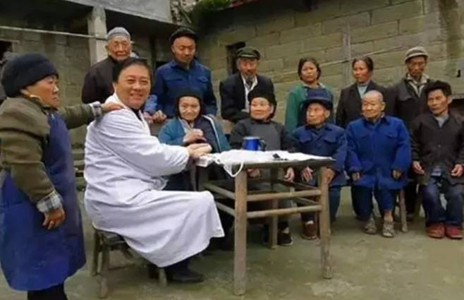 Làng người lùn bí ẩn ở Trung Quốc: Thế giới cổ tích ẩn trong rừng núi đời thực-6