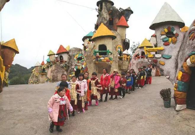 Làng người lùn bí ẩn ở Trung Quốc: Thế giới cổ tích ẩn trong rừng núi đời thực-7