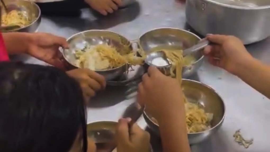 Lãnh đạo Sở GD&ĐT Lào Cai: Học sinh ăn cơm chan canh mỳ tôm là có thật-2