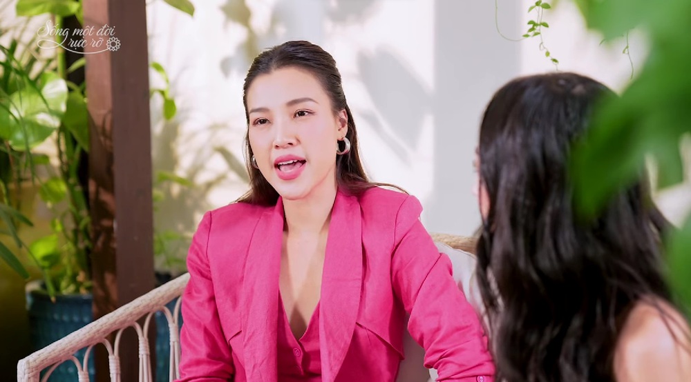 Khổng Tú Quỳnh: Cãi lời cha mẹ, không đi nước ngoài định cư, mẹ gọi không bắt máy-2