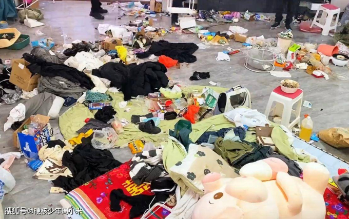 Mới cưới vài tháng, chồng đòi ly hôn vì vợ sống như công chúa, cảnh tượng bừa bộn như đống rác trong nhà khiến dân mạng ủng hộ chia tay-2