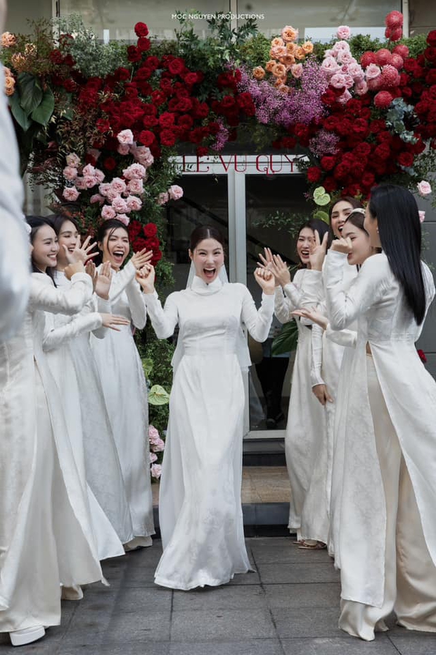 Lễ ăn hỏi Diễm My 9x: Cô dâu khoe nhan sắc gây sốt, lộ mối quan hệ với mẹ chồng hào môn bởi 1 chi tiết-2