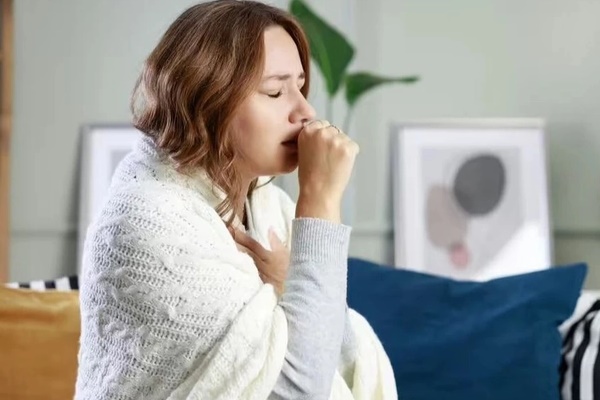 Người đàn ông ho liên tục tưởng bị cảm lạnh hóa ra bị ung thư phổi, một phần tim bị ăn mất, đâu là đối tượng nên đề phòng?-5