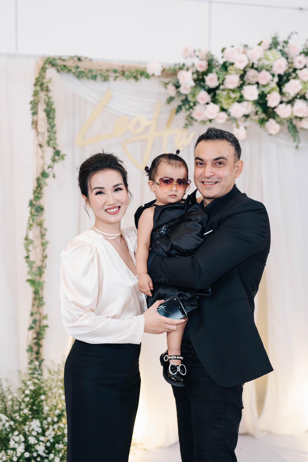 Nữ ca sĩ Việt xinh đẹp dự định đi tu vì tình duyên trắc trở, thay đổi 180 độ khi yêu doanh nhân Ấn Độ-5