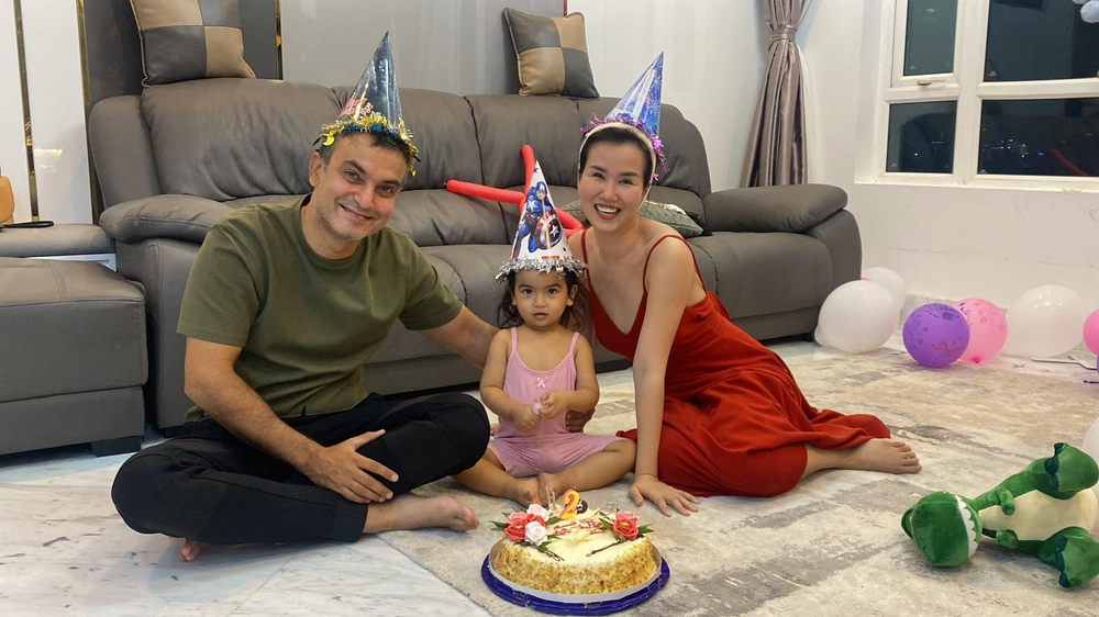 Nữ ca sĩ Việt xinh đẹp dự định đi tu vì tình duyên trắc trở, thay đổi 180 độ khi yêu doanh nhân Ấn Độ-6