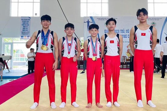 VĐV trẻ nguy kịch: Xót xa cảnh 17 tuổi kiếm tiền nuôi em, chữa ung thư cho mẹ