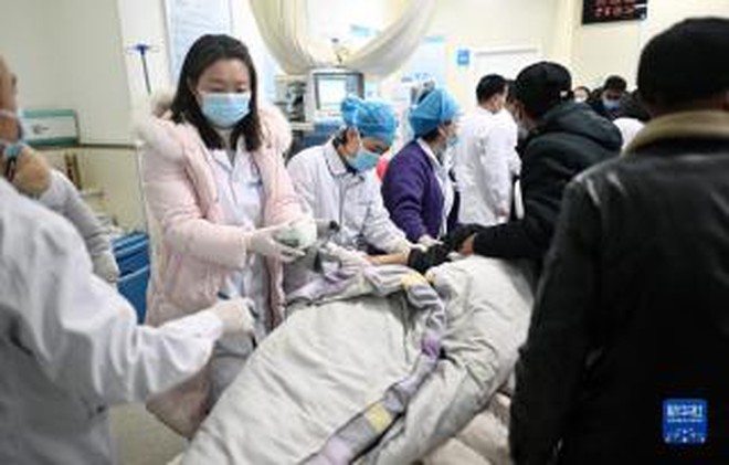 Hiện trường trận động đất khiến hơn 100 người chết tại Trung Quốc: Cứu hộ xuyên đêm tìm người bị vùi lấp trong cái lạnh dưới 0 độ C-8