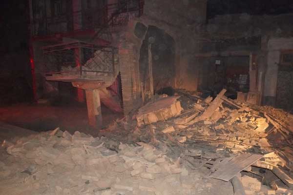 Hiện trường trận động đất khiến hơn 100 người chết tại Trung Quốc