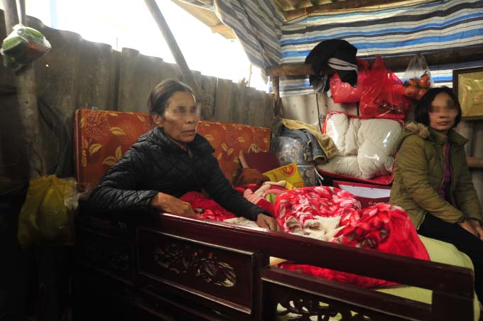 Vụ cụ bà bị vợ chồng con trai đuổi ra khỏi nhà ở Phú Thọ: Con trai tặng đất cho mẹ vợ nhưng mẹ ruột không hay biết?-1