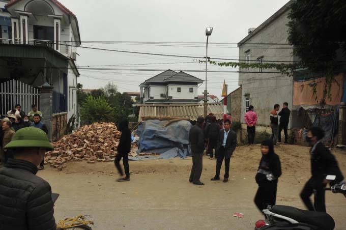 Vụ cụ bà bị vợ chồng con trai đuổi ra khỏi nhà ở Phú Thọ: Con trai tặng đất cho mẹ vợ nhưng mẹ ruột không hay biết?-3