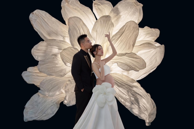 Sao nữ Vbiz khoe bộ ảnh mới và nhan sắc thăng hạng bên chồng khi bầu song thai-3