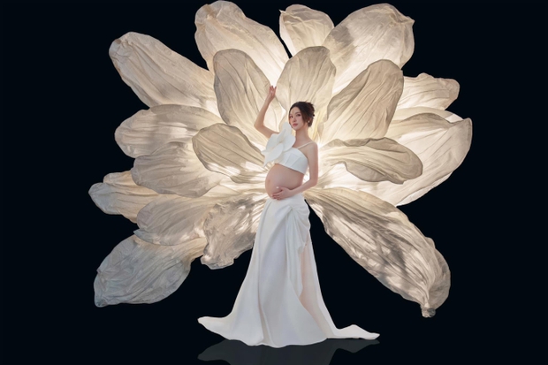 Sao nữ Vbiz khoe bộ ảnh mới và nhan sắc thăng hạng bên chồng khi bầu song thai-2